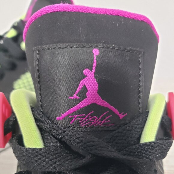 Air Jordan 4 Retro GS “Fuchsia” – Size 6Y - Picture 3 of 7